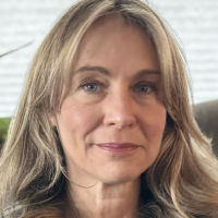 Tracie Hines Headshot